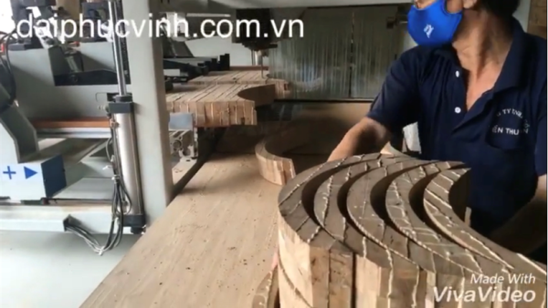 Ứng dụng máy cưa lọng cnc trong sản xuất bàn ghế gỗ xuất khẩu