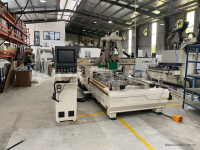 Máy CNC 2.5D D2400: Gia Công Ổ Khóa, Bản Lề, Khe Chống Cháy Cửa Gỗ Chính Xác 20094